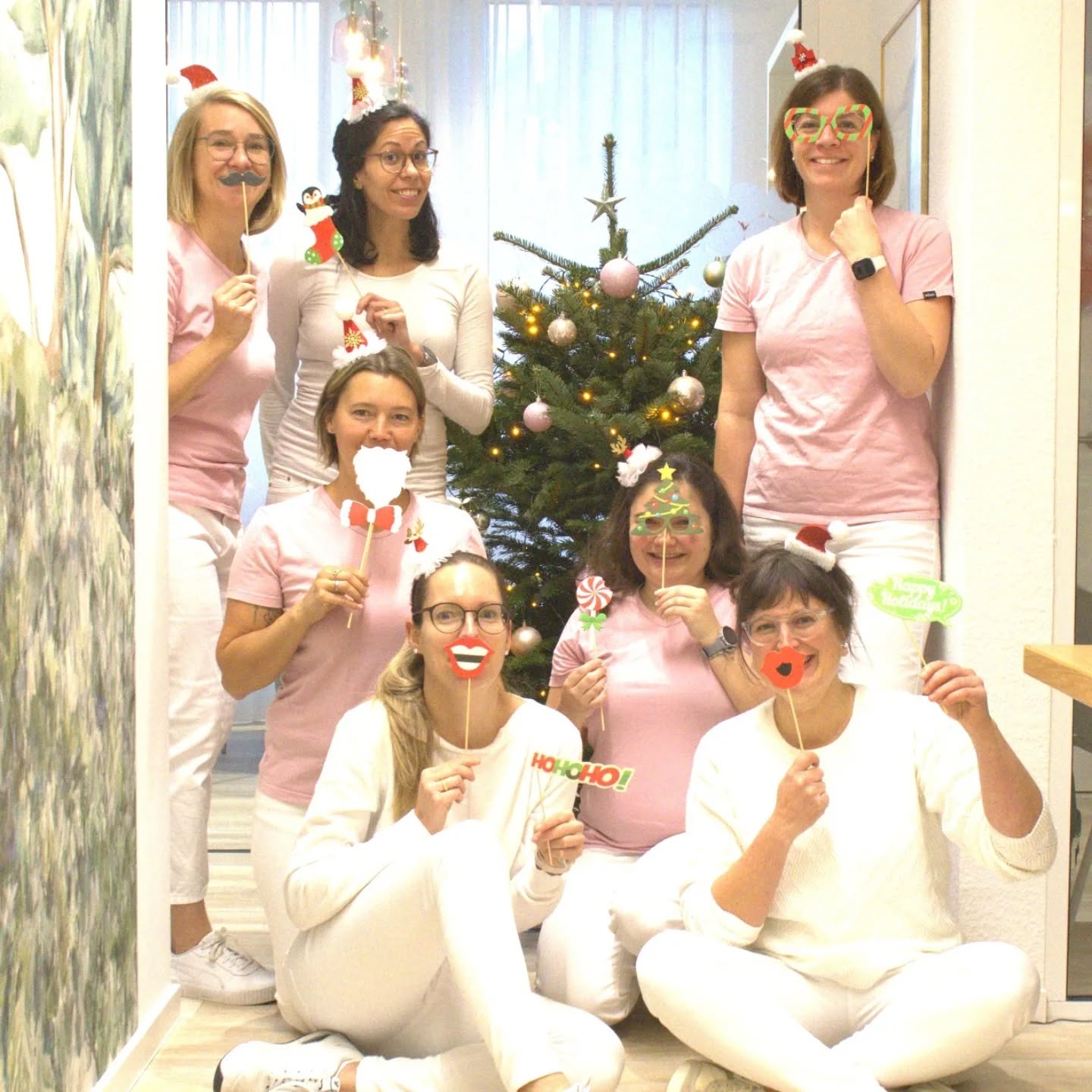 Wir wünschen frohe Weihnachten und einen guten...